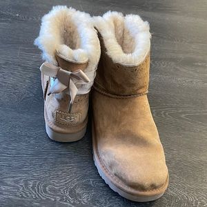 UGGS. Worn only a few times in perfect condition